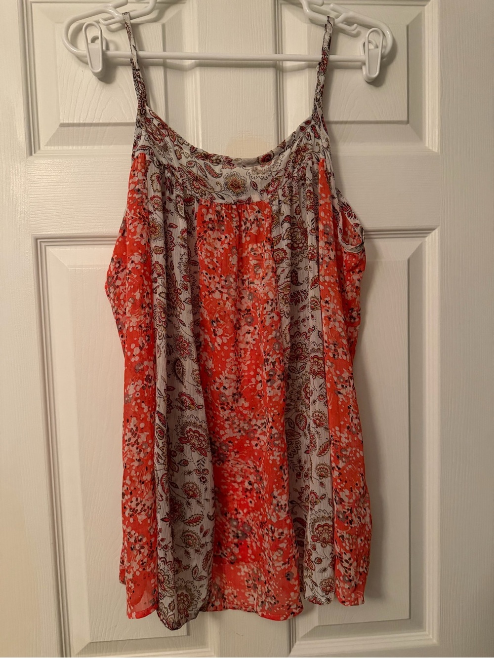 NWT Torrid Red/pink/salmon and White Floral Tank Top